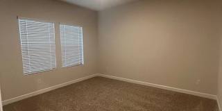 Room in 3 Bedroom Home at Memorial Pkwy Gallery 22