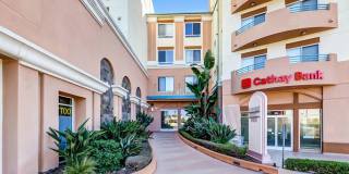 Luxurious Modern Condo in Alhambra Gallery 1