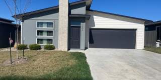 Spacious 3 Bedroom Home with Oversized Primary Suite near Webb Pawnee Spacious 3 Bedroom Home with Oversized Primary Suite near Webb Pawnee Gallery 1