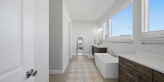 4 Bedroom Home with Gorgeous Views Gallery 8