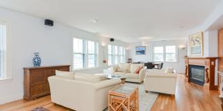 Winter Rental: Waterfront 3 Bed/3 Bath on Rocky Neck Gallery 15