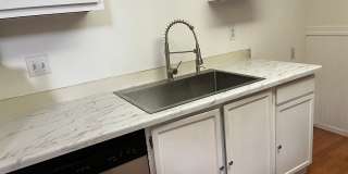 Charming 3BR Condo in Aurora Gallery 9