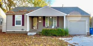 Brookside Bungalow Close to shopping, Riverside trails, & Gathering Place! Gallery 1