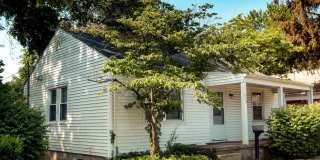 3 bedroom and 1 bathroom house located within minutes of campus! Gallery 1