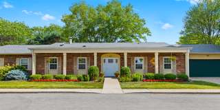 Colonial Square Gallery 6