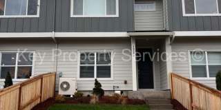 Newer Townhome in North Vancouver/Ridgefield Gallery 1