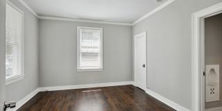 Large 2BR/1BA Downtown Home Walking Distance to Forsyth Park and Daffin Park Gallery 8