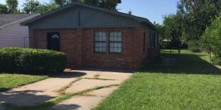 Adorable cottage is right in the heart of OKC! Gallery 1