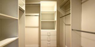 Spacious 3BR Condo with Luxury Finishes in Brentwood! Gallery 24