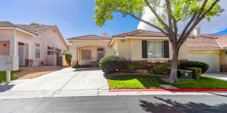 Beautiful One Story 2 Bedroom Townhome With 2 Car Attached Garage Gallery 3