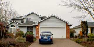 Four-Bedroom Duplex with Bonus Room & W/D Hookups – South Salem Gallery 1