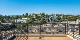 Luxury Townhome Centrally Located in Silver Lake! Gallery 1