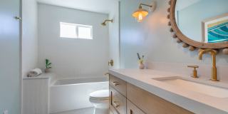 MODERN ARCHITECTURE W/ BEACH CHARM: BRIGHT & AIRY, 4BR3BA, 2-STORY HOME W/ OPEN & BRIGHT LIVING SPACE & LARGE YARD W/ DECK & JACUZZI LESS THAN A BLOCK TO LMU, CLOSE TO PARK, SHOPPING, LAX & 10 MINS TO BEACH! Gallery 30