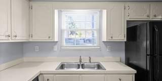 2 Bedroom Condo For Rent Near Post! Gallery 15