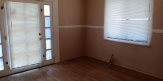 Charming 2-bedroom, 1-bathroom home! Showings available now! Move in special!! Gallery 8