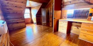 Very Unique 5 Bedroom Home on Large Lot Gallery 40