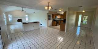 Spacious 3 Bedroom home in Pelican Bay- Golf Course View Gallery 13