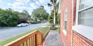 3/2 Duplex Conveniently Situated in an Established Neighborhood! Gallery 24