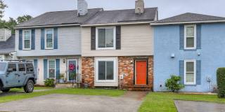 2 Bed Townhouse! Gallery 1