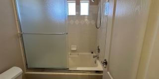 2 Bed, 2 Bath in Courtyard Estates! Gallery 8