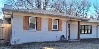 Cute bungalow in the heart of everything! Updated! Gallery 1