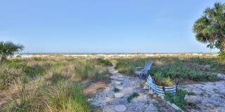 1 Bedroom Beachfront Condo, Steps away from Beach Access! Gallery 28