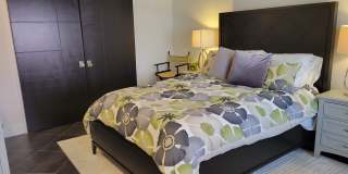 Beautifully renovated 2/2 condo downtown Sarasota with view of Bay! Gallery 24