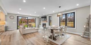 148 Oak Street Gallery 12