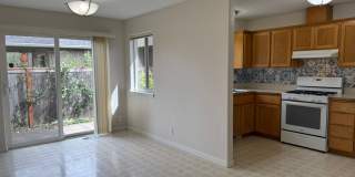 2 bedroom 1 bath duplex with garage! Gallery 7
