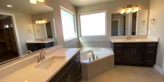 Red Mountain Vista Town Home Gallery 28
