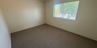 Updated 2 Bed / 1 Bath Condo in Lakeside Gallery 9
