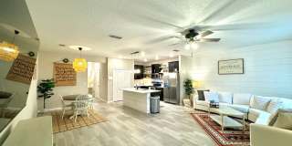 Beautiful Townhome in a perfect location Gallery 7