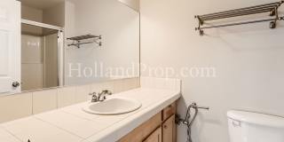 Stunning 4-Bedroom Townhouse with Dual Master Suites and Convenient 2-Car Garage in Hillsboro! Gallery 22