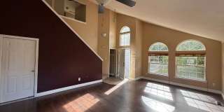 Large 6-Bedroom Home with a Fenced Yard, Pet Friendly! Gallery 4