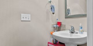 Beautiful 3 bedroom townhome Gallery 17