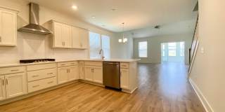 5 Bedroom, 3.5 Bathroom Home w/ Office and 2 Car Garage Gallery 9