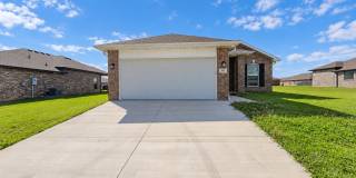 FALL SPECIAL: HALF OF FIRST MONTH RENT!!! Beautiful 3-Bedroom/ 2 Bathroom Home in Oronogo, MO – 333 Greystone! Gallery 1