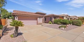 Beautiful 3-Bedroom Home with Den & Spacious Backyard in Gilbert! Gallery 1