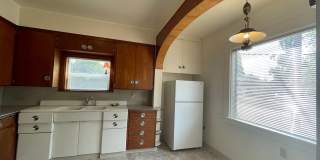 Vintage 3BR House Close to Campus! Gallery 14