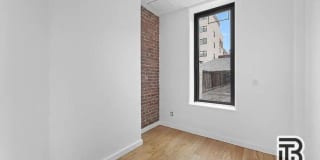 105 Moore Street Gallery 7