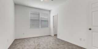 1835 W Poplar Gallery 17