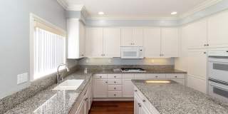 Spacious 6 Bedroom Home With Huge Backyard! Gallery 9