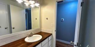 Charming 3 bedroom/1 bathroom Home Gallery 14