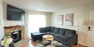 Bright & Updated 2Bd/1Ba Condo in Aurora Gallery 6