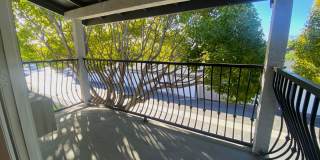 Spacious and Bright Oceanside Condo Gallery 10