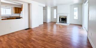 4 Bed/3 Bath Three Story Condo Near Bus Routes and Shopping Gallery 4