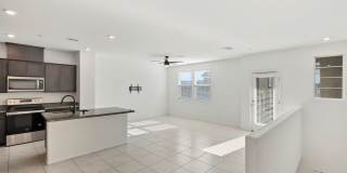 LIKE NEW 3 BEDROOM TOWNHOME Gallery 15