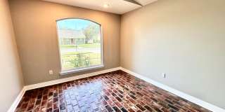 3 Bed, 2 Bath Home with Large Backyard in Fairmont Subdivision 3 Bed, 2 Bath Home with Large Backyard in Fairmont Subdivision Gallery 14