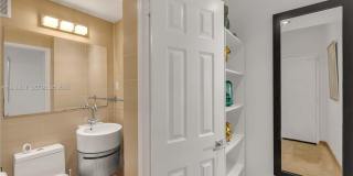 255 W 24th St Gallery 11