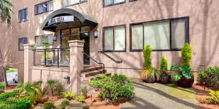 Convenient location, modern kitchen and bathroom Convenient location, modern kitchen and bathroom Gallery 5